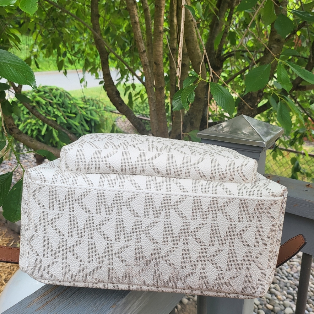 🔥SOLD🔥MICHAEL KORS🌻 ERIN MEDIUM MK LOGO SIGNATURE BACKPACK🎒 - Picture 6 of 13